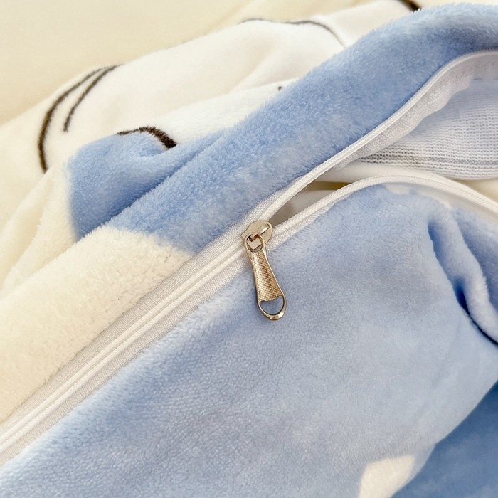 91家纺网 家纺一手货源 找家纺 2024新款三丽鸥牛奶绒小版四件套 牛奶绒小版-波点玉桂狗