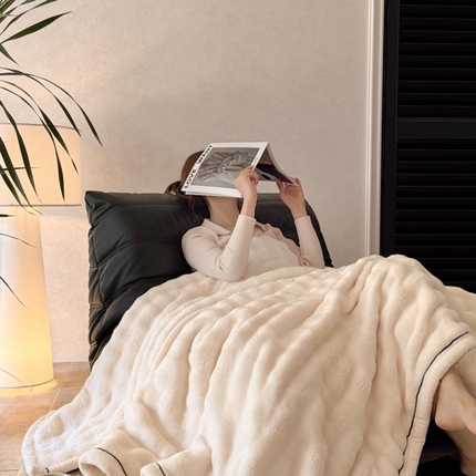 91家纺网 家纺一手货源 找家纺 （总）欧邦 新款仿兔毛泡泡绒牛奶绒包边单层毛毯（外贸供货）