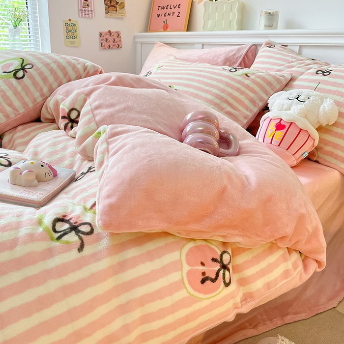 91家纺网 家纺一手货源 找家纺 2024新款200g加厚防静电牛奶绒小清新四件套 绒-粉粉青苹果