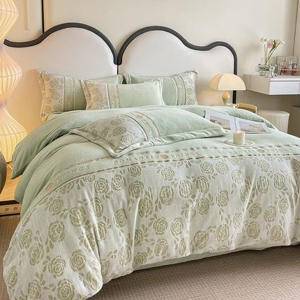 91家纺网 家纺一手货源 找家纺 （总）金牛座家纺 2025新款牛奶绒浮雕拼接刺绣四件套-爱慕系列