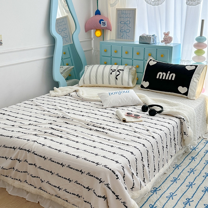 91家纺网 家纺一手货源 找家纺 昔可家纺 2024新款羊羔绒牛奶绒毛毯系列（三）-ins小清新系列 潮酷黑色字母