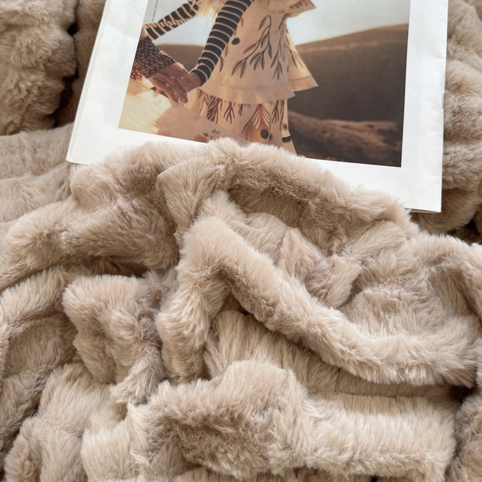 91家纺网 家纺一手货源 找家纺 2024新款全消光兔毛320克牛奶绒A类纯色立体四件套 奶咖