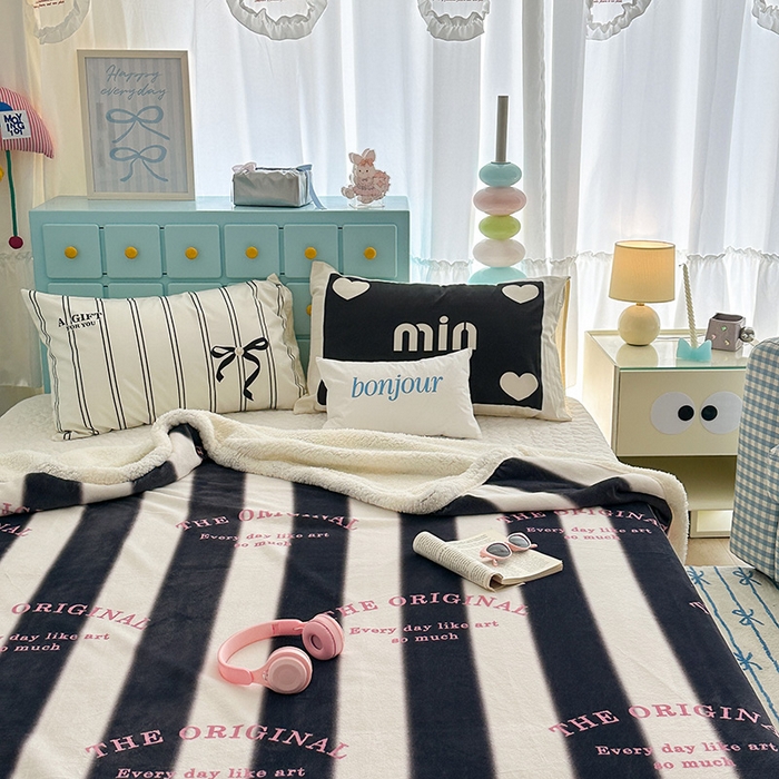 91家纺网 家纺一手货源 找家纺 昔可家纺 2024新款羊羔绒牛奶绒毛毯系列（三）-ins小清新系列 甜酷字母