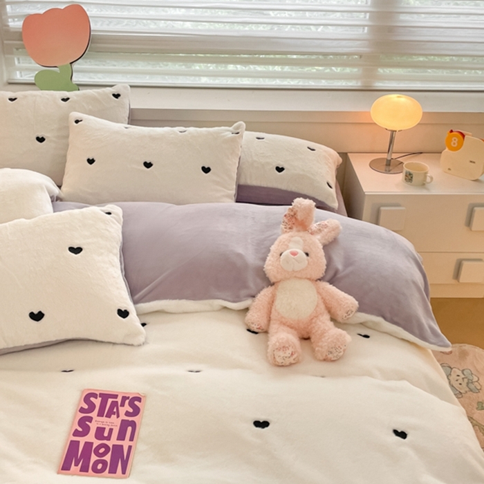 91家纺网 家纺一手货源 找家纺 蜜柚 2024新款牛奶绒兔毛绒高克重小清新满版绣花四件套 星愿