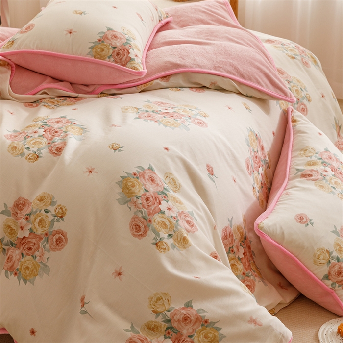 91家纺网 家纺一手货源 找家纺 红粉佳人 2025新款棉加绒印花四件套 花期而遇