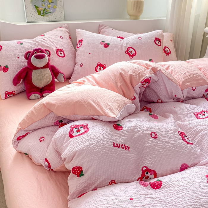 91家纺网 家纺一手货源 找家纺 悦织湾家纺 2025新款轻奢北欧风小清新印花水洗棉四件套 粉粉熊