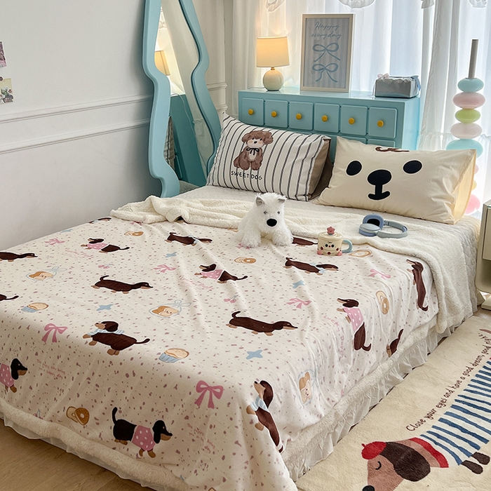 91家纺网 家纺一手货源 找家纺 昔可家纺 2024新款羊羔绒牛奶绒毛毯系列（三）-卡通系列 点点腊肠狗