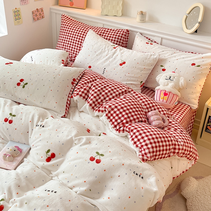 91家纺网 家纺一手货源 找家纺 2024新款200g加厚防静电牛奶绒小清新四件套 绒-樱桃奶冻