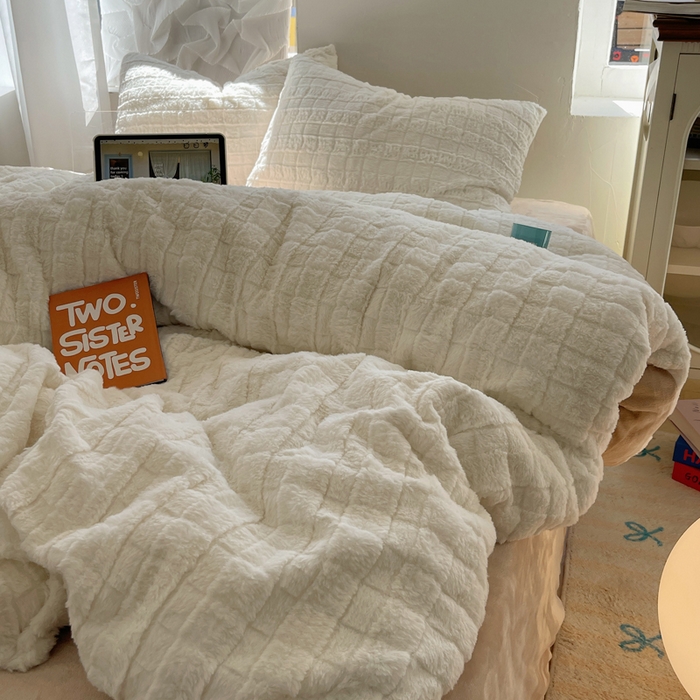 91家纺网 家纺一手货源 找家纺 2024新款全消光兔毛320克牛奶绒A类纯色立体四件套 奶白咖