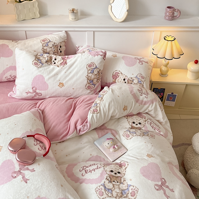 91家纺网 家纺一手货源 找家纺 2024新款200g加厚防静电牛奶绒小清新四件套 绒-木偶熊