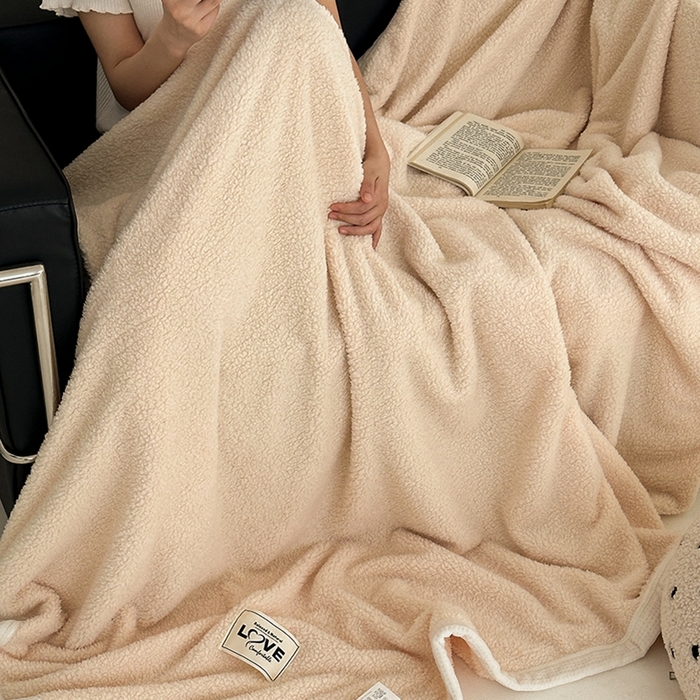 91家纺网 家纺一手货源 找家纺 沐棉 2024新款羊羔绒泰迪绒毛毯 奶茶色