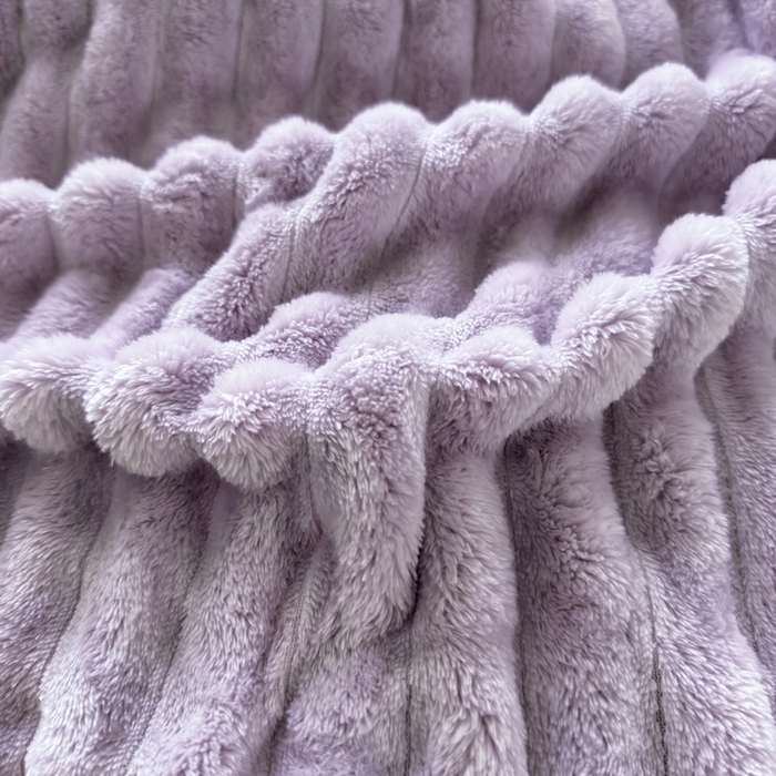 91家纺网 家纺一手货源 找家纺 卡派 2024新款兔毛绒多功能毛毯抽条牛奶绒贝贝绒毛毯 香芋紫