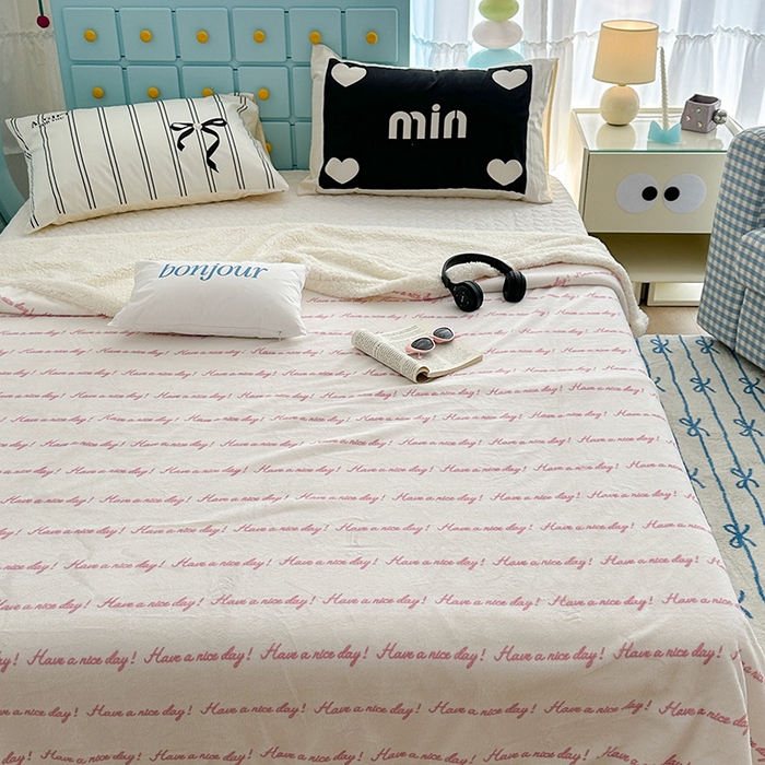 91家纺网 家纺一手货源 找家纺 昔可家纺 2024新款羊羔绒牛奶绒毛毯系列（三）-ins小清新系列 梦幻粉色字母