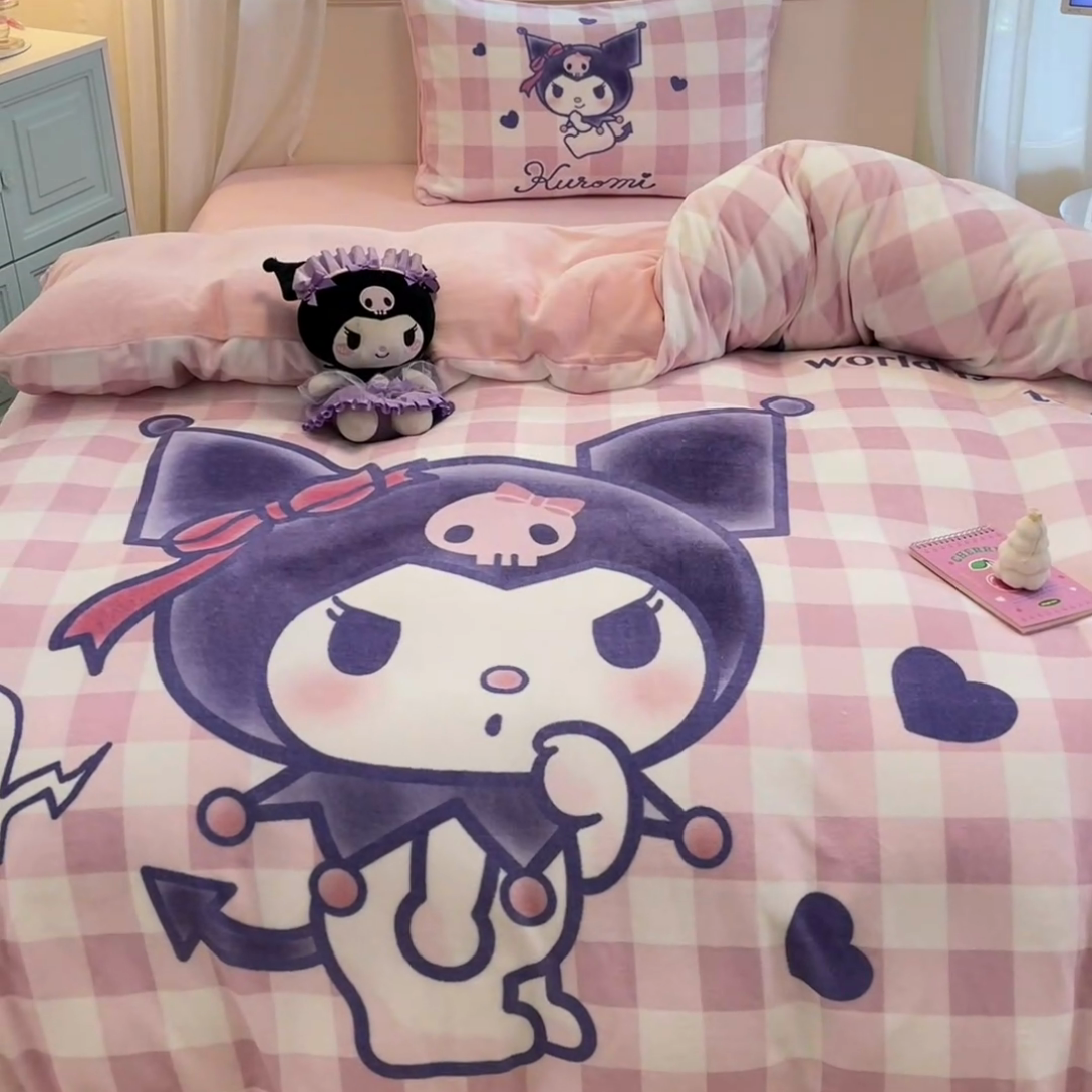 91家纺网 家纺一手货源 找家纺 2024新品正版三丽鸥授权大版卡通平网数码印花加厚高克重牛奶绒系列四件套 绒大版-R甜趣库洛米