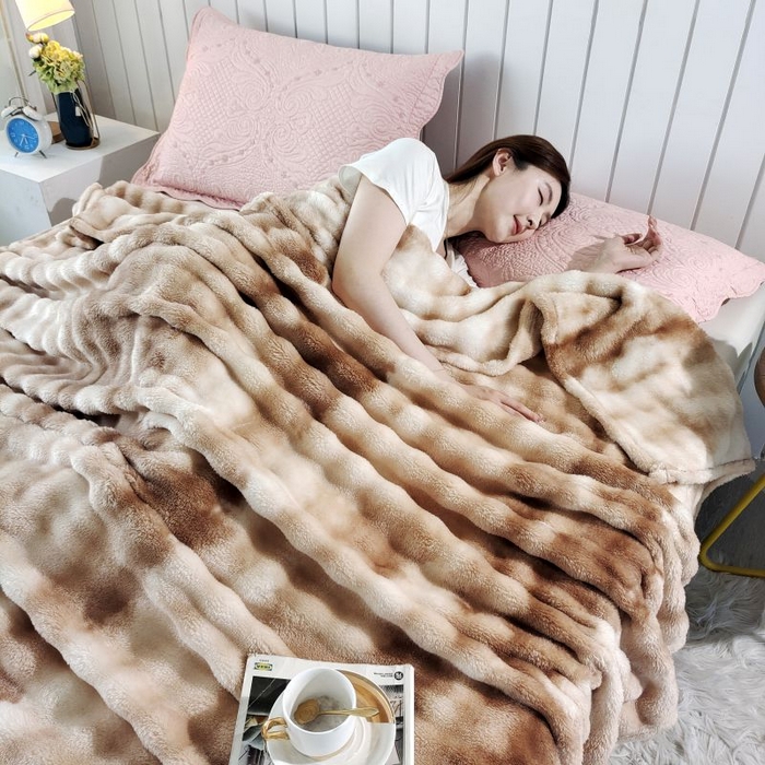 91家纺网 家纺一手货源 找家纺 千荨 2024新款跨境印花扎染泡泡绒毛盖毯 浅咖