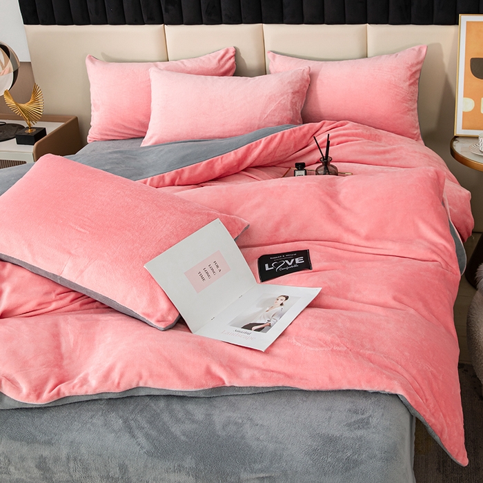 91家纺网 家纺一手货源 找家纺 鸿羽樱（鸿羽樱）家纺 2024新款牛奶绒四件套 粉色+灰