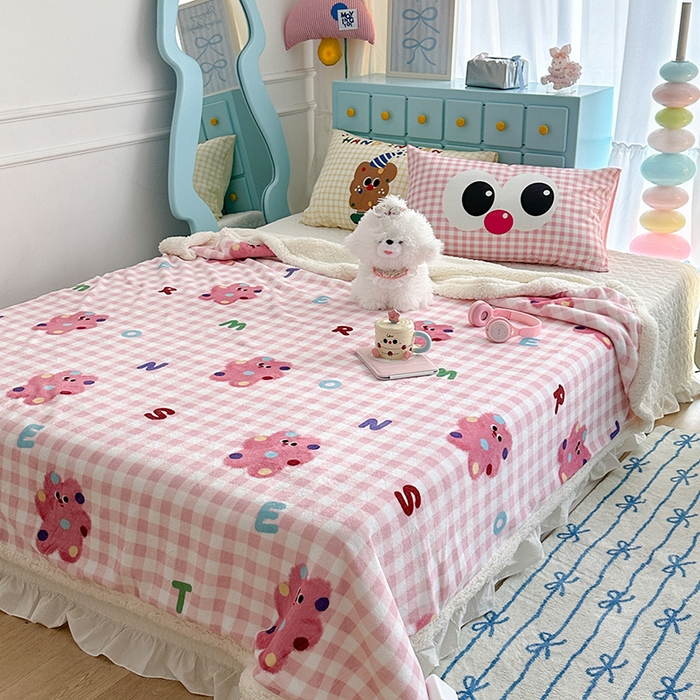 91家纺网 家纺一手货源 找家纺 昔可家纺 2024新款羊羔绒牛奶绒毛毯系列（三）-卡通系列 点点粉格猫