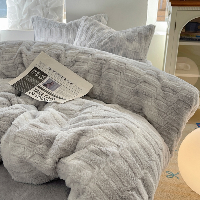 91家纺网 家纺一手货源 找家纺 2024新款全消光兔毛320克牛奶绒A类纯色立体四件套 晕染灰