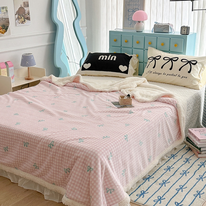 91家纺网 家纺一手货源 找家纺 昔可家纺 2024新款羊羔绒牛奶绒毛毯系列（三）-ins小清新系列 粉格蝴蝶结