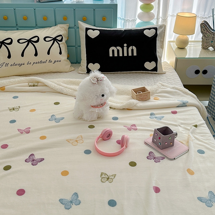 91家纺网 家纺一手货源 找家纺 昔可家纺 2024新款羊羔绒牛奶绒毛毯系列（三）-ins小清新系列 波点彩色蝴蝶