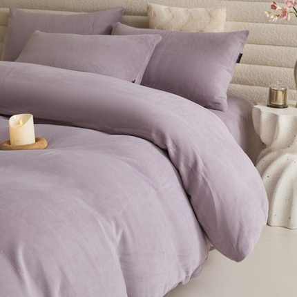 91家纺网 家纺一手货源 找家纺 莱登卡奴 2024新款牛奶绒高克重纯色拼色四件套-简约系列 简约-风信紫