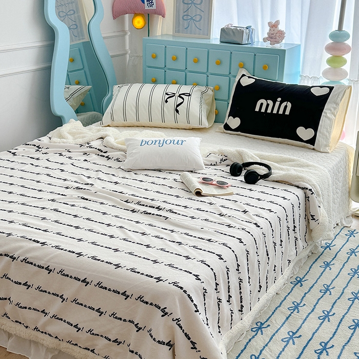 91家纺网 家纺一手货源 找家纺 昔可家纺 2024新款羊羔绒牛奶绒毛毯系列（三）-ins小清新系列 潮酷黑色字母