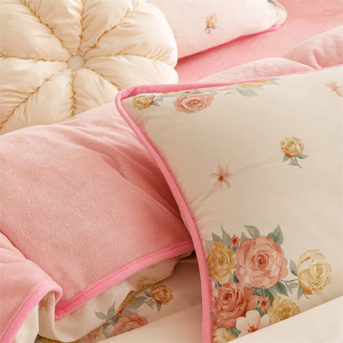 91家纺网 家纺一手货源 找家纺 红粉佳人 2025新款棉加绒印花四件套 花期而遇