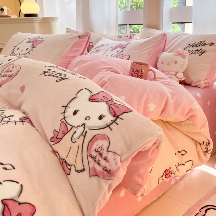 91家纺网 家纺一手货源 找家纺 2024新款三丽鸥牛奶绒小版四件套 牛奶绒小版-害羞KT猫