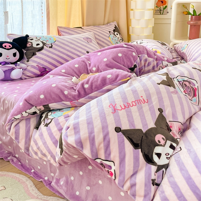 91家纺网 家纺一手货源 找家纺 2024新款三丽鸥牛奶绒小版四件套 条纹库洛米