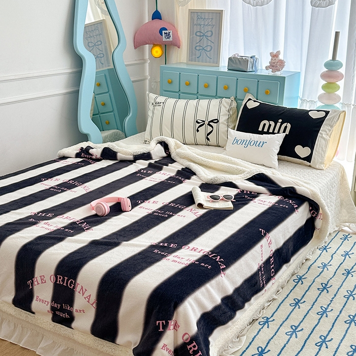 91家纺网 家纺一手货源 找家纺 昔可家纺 2024新款羊羔绒牛奶绒毛毯系列（三）-ins小清新系列 甜酷字母