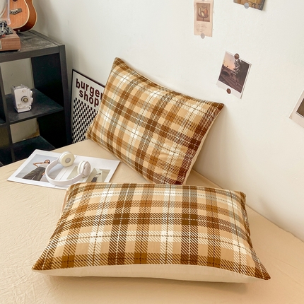 91家纺网 家纺一手货源 找家纺 悦织湾家纺 2025新款日式简约格子水洗棉单品枕套系列 美拉德