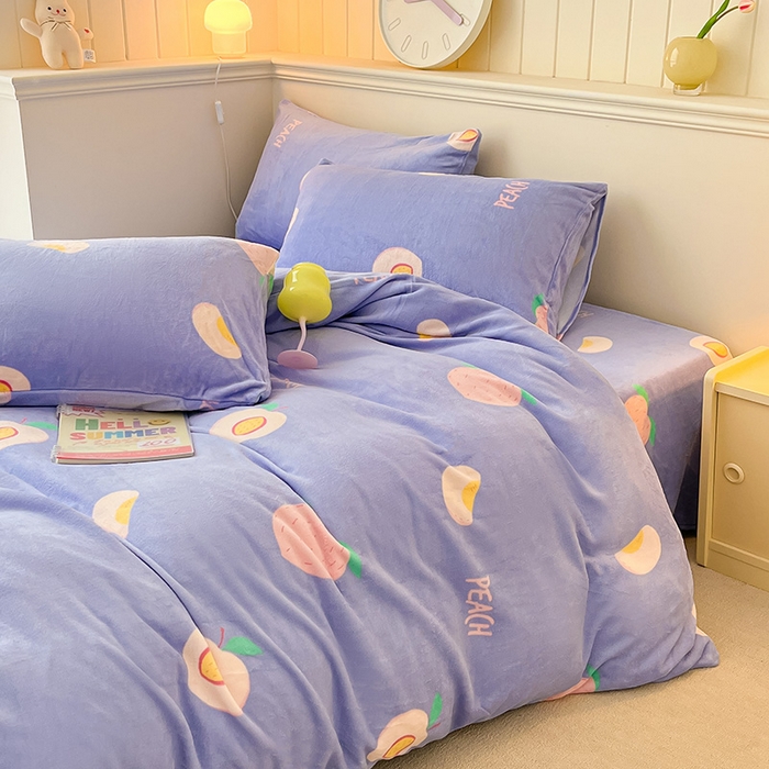 91家纺网 家纺一手货源 找家纺 2024新款200g加厚防静电牛奶绒小清新四件套 绒-紫色桃子