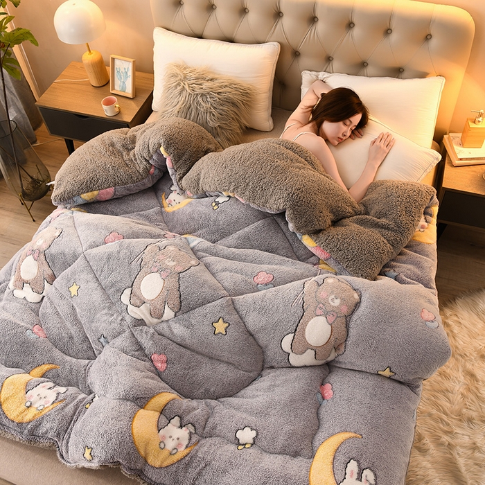 91家纺网 家纺一手货源 找家纺 南北家居 2024新款AB版雪花绒羊羔绒冬被被子被芯 云朵萌熊