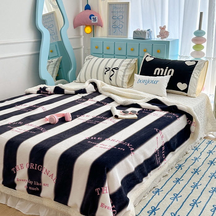 91家纺网 家纺一手货源 找家纺 昔可家纺 2024新款羊羔绒牛奶绒毛毯系列（三）-ins小清新系列 甜酷字母