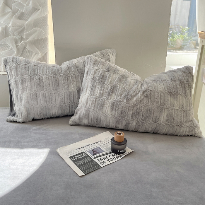 91家纺网 家纺一手货源 找家纺 2024新款全消光兔毛320克牛奶绒A类纯色立体四件套 晕染灰