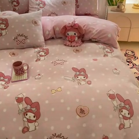 91家纺网 家纺一手货源 找家纺 2024新款三丽鸥牛奶绒小版四件套 牛奶绒小版-奶油美乐蒂