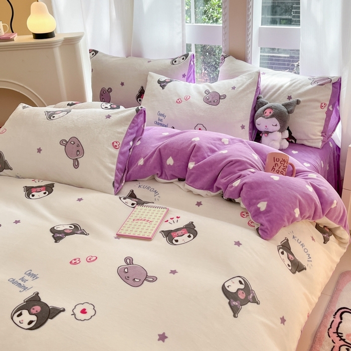 91家纺网 家纺一手货源 找家纺 2024新款三丽鸥牛奶绒小版四件套 牛奶绒小版-满版库洛米