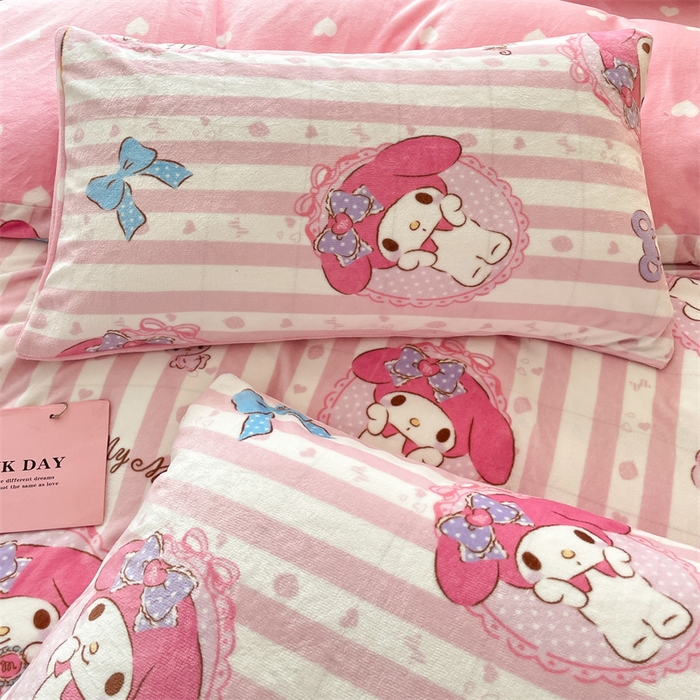 91家纺网 家纺一手货源 找家纺 2024新款三丽鸥牛奶绒小版四件套 甜甜美乐蒂专版