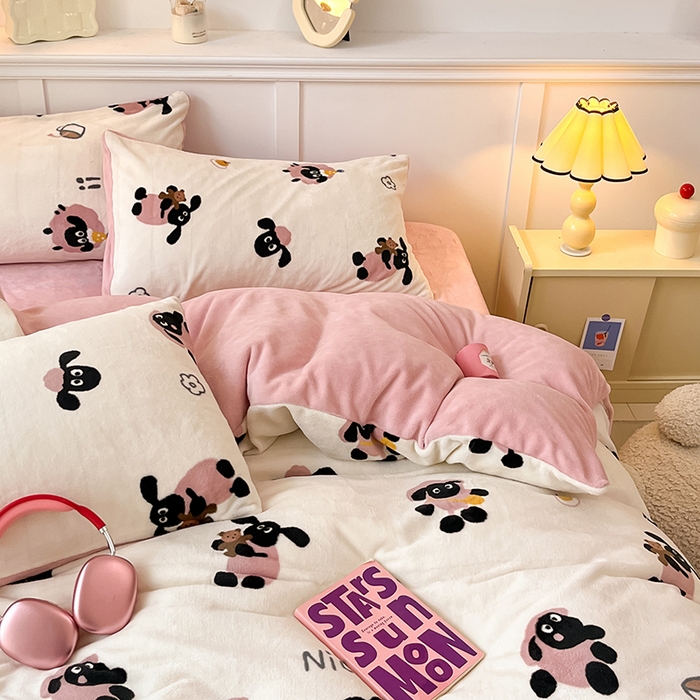 91家纺网 家纺一手货源 找家纺 2024新款200g加厚防静电牛奶绒小清新四件套 绒-小羊泡芙