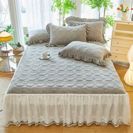 91家纺网 家纺一手货源 找家纺 （总）缦彩 2024新款加厚牛奶珊瑚绒蕾丝床裙冬季法兰绒夹棉床笠-玫瑰花语系列