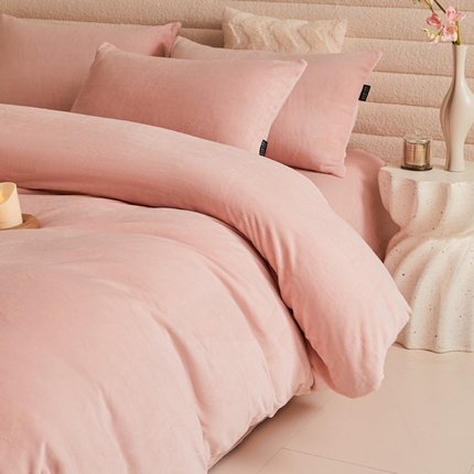 91家纺网 家纺一手货源 找家纺 莱登卡奴 2024新款牛奶绒高克重纯色拼色四件套-简约系列 简约-藕粉