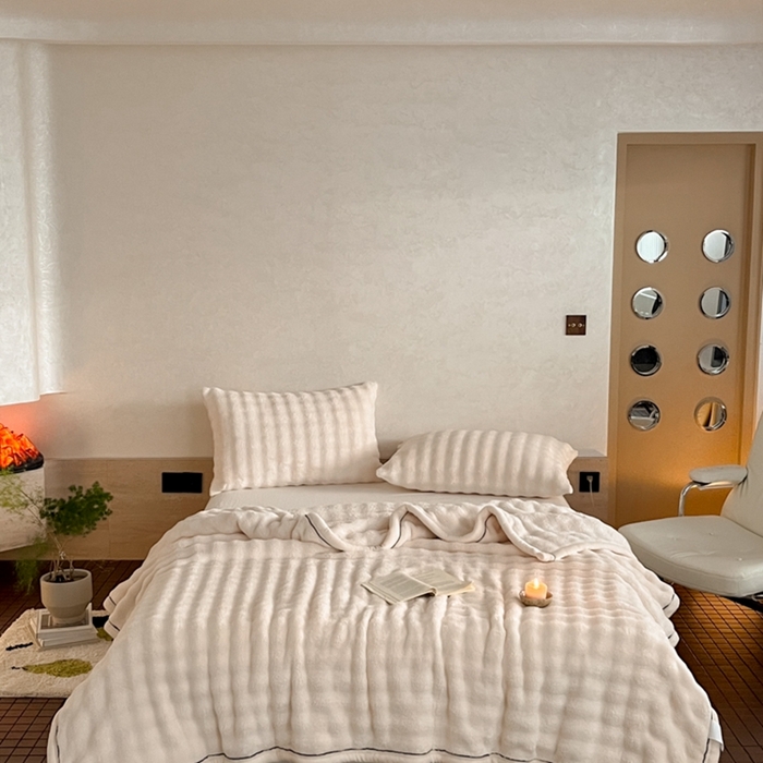 91家纺网 家纺一手货源 找家纺 （总）欧邦 新款仿兔毛泡泡绒牛奶绒包边单层毛毯（外贸供货）