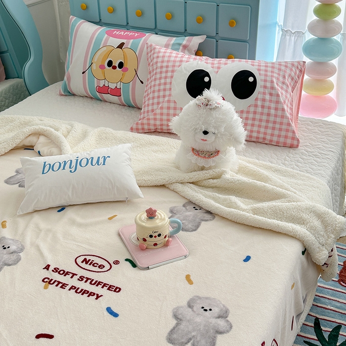 91家纺网 家纺一手货源 找家纺 昔可家纺 2024新款羊羔绒牛奶绒毛毯系列（三）-卡通系列 朱古力小灰熊