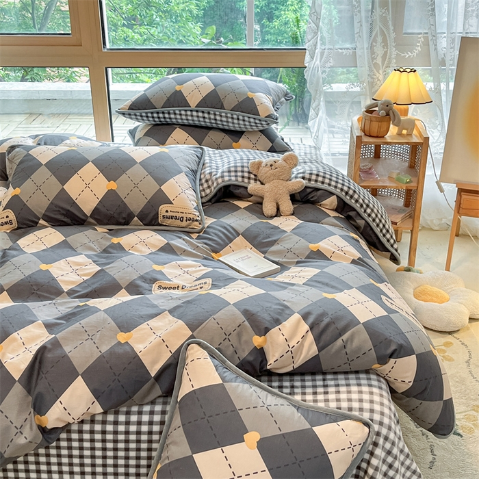 91家纺网 家纺一手货源 找家纺 红粉佳人 2025新款棉加绒印花四件套 格韵空间