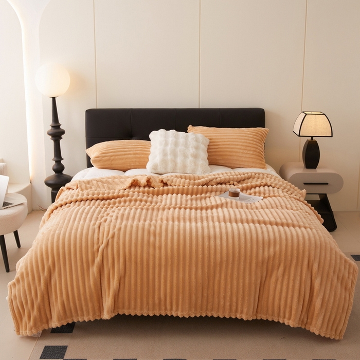 91家纺网 家纺一手货源 找家纺 畅畅家纺 2024新款秋冬兔毛绒宽抽条纯色毛毯 卡其色