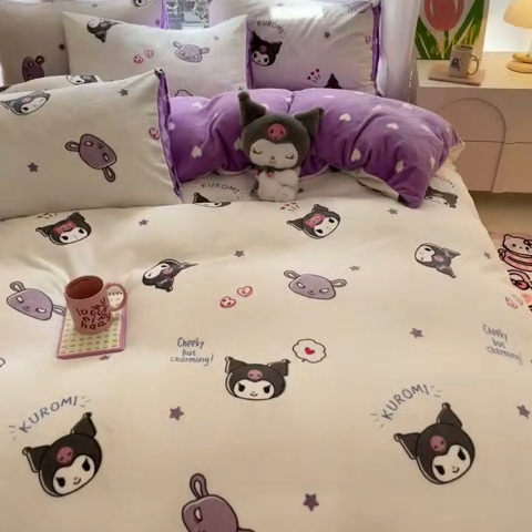 91家纺网 家纺一手货源 找家纺 2024新款三丽鸥牛奶绒小版四件套 牛奶绒小版-满版库洛米