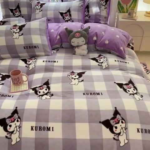 91家纺网 家纺一手货源 找家纺 2024新款三丽鸥牛奶绒小版四件套 牛奶绒小版-格子库洛米