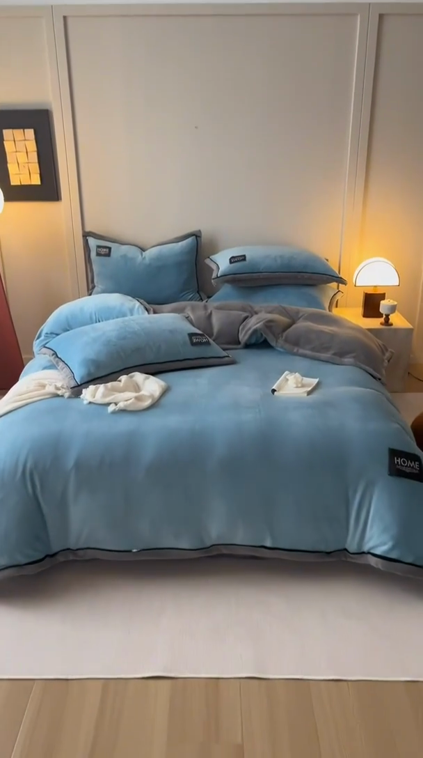 91家纺网 家纺一手货源 找家纺 （总）蜜柚 2024新款纯色简约双拼高克重牛奶绒包边四件套1