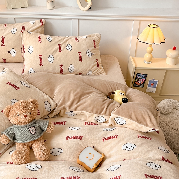 91家纺网 家纺一手货源 找家纺 2024新款200g加厚防静电牛奶绒小清新四件套 绒-乐趣狗