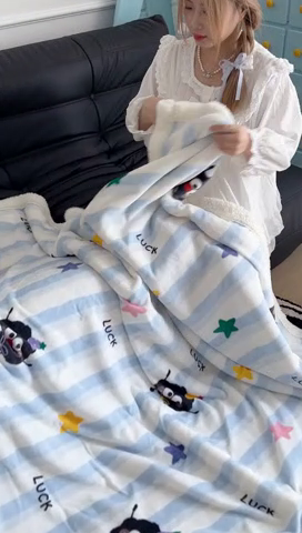 91家纺网 家纺一手货源 找家纺 昔可家纺 2024新款羊羔绒牛奶绒毛毯系列（三）-卡通系列 星星小黑球